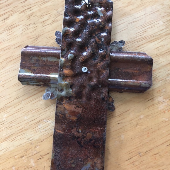 Handcrafted Rustic Metal Cross Floral - Picture 2 of 2